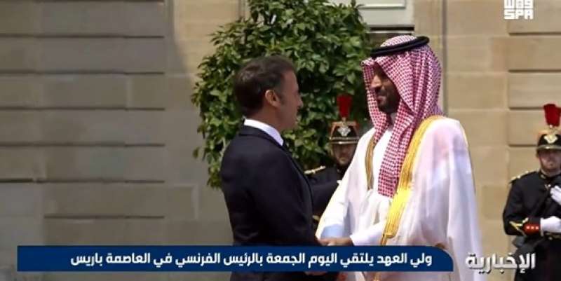 الرئيس الفرنسي يستقبل ولي العهد السعودي بالإليزيه