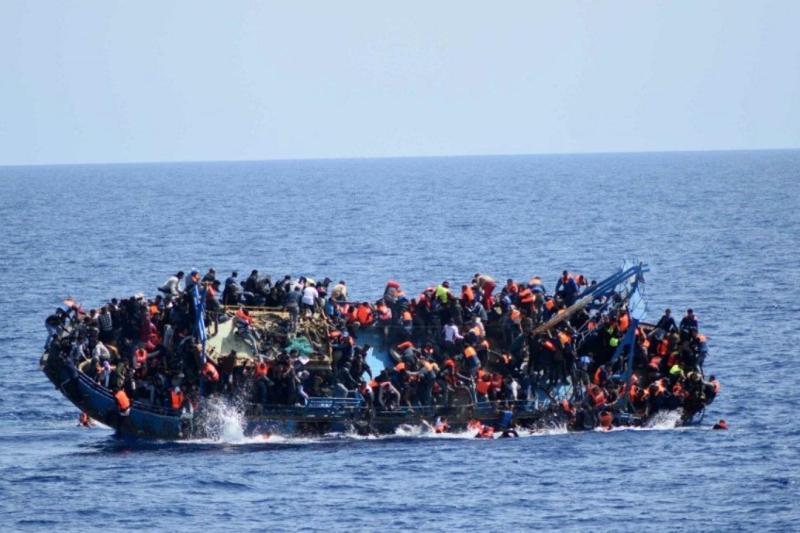 غرق قارب للمهاجرين