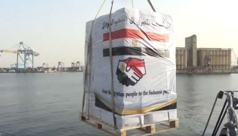 القاهرة الإخبارية: مصر تقدم مئات الأطنان من المساعدات الإغاثية إلى السودان