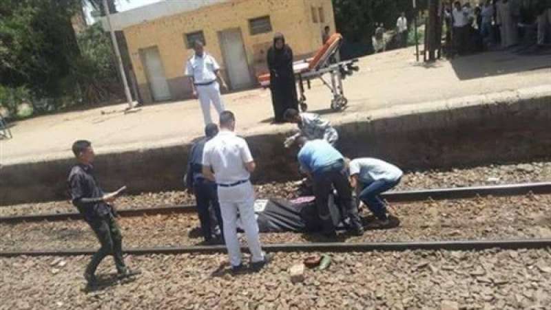 مصرع شخص صدمه قطار أثناء عبوره شريط السكة الحديد بشبين القناطر