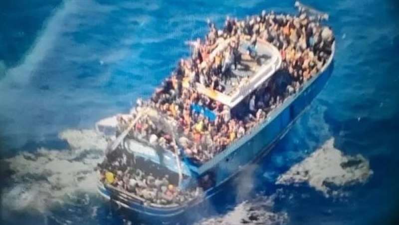 بعد غرق مركب اليونان.. احذر من عقوبة الهجرة غير الشرعية