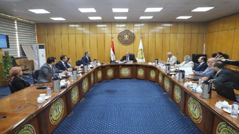 وزير العمل يلتقي بممثلي مبادرة ابدأ الوطنية لتنمية الصناعة المصرية