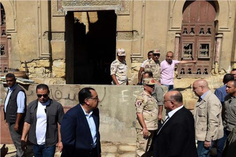 رئيس الوزراء يتفقد المقابر المطلة على شارع صلاح سالم | الأخبار | الطريق