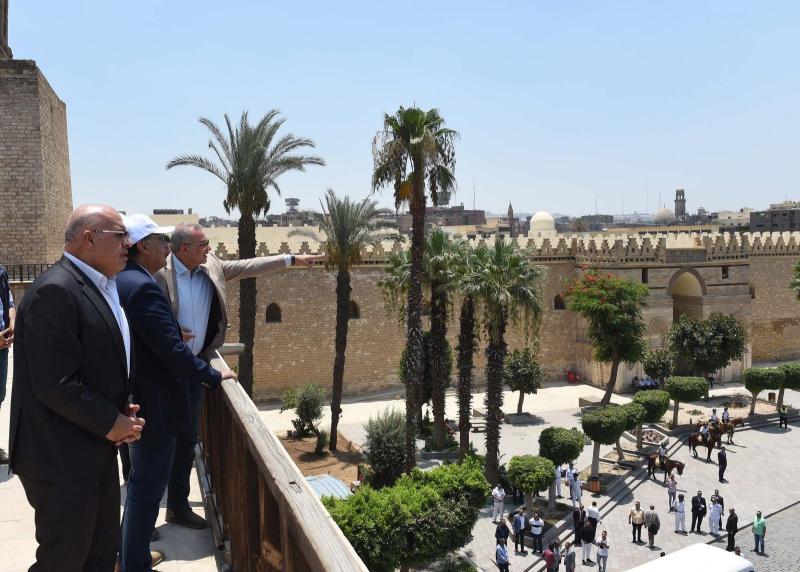 رئيس الوزراء يتابع العمل بعدد من قطاعات التطوير لإعادة إحياء القاهرة التاريخية
