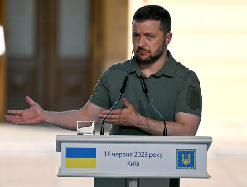 زيلينسكي: من العبث ألا تحصل أوكرانيا على عضوية الناتو خلال قمة فيلنيوس