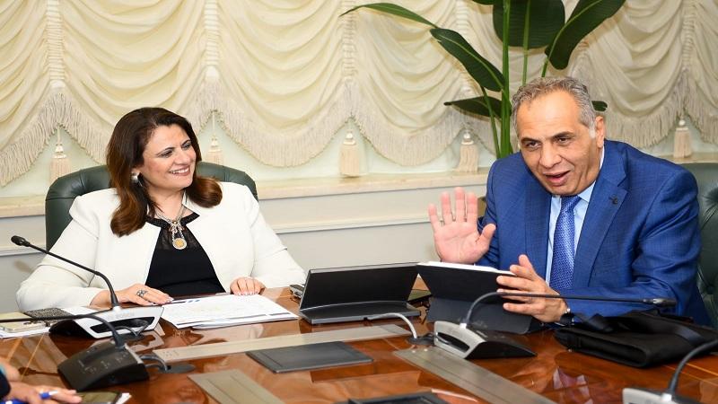 نائب وزير الاتصالات يستعرض تطبيق المصريين في الخارج