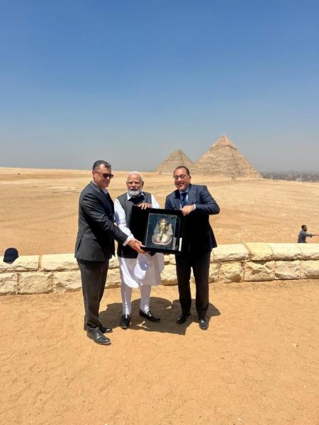 رئيس وزراء مصر مع نظيره الهندي