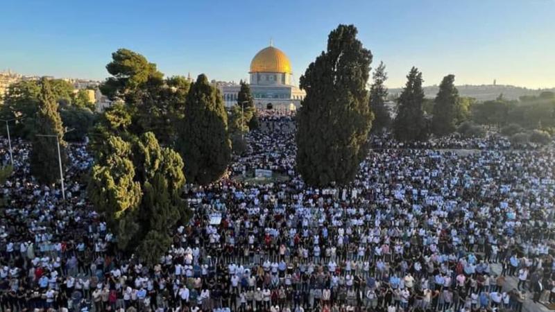 100 ألف يؤدون صلاة العيد في المسجد الأقصى