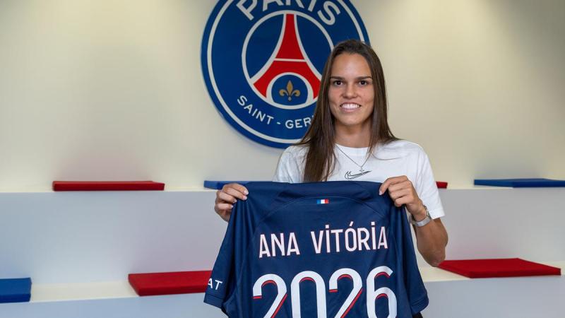 «آنا فيتوريا» توقع مع باريس سان جيرمان حتى عام 2026