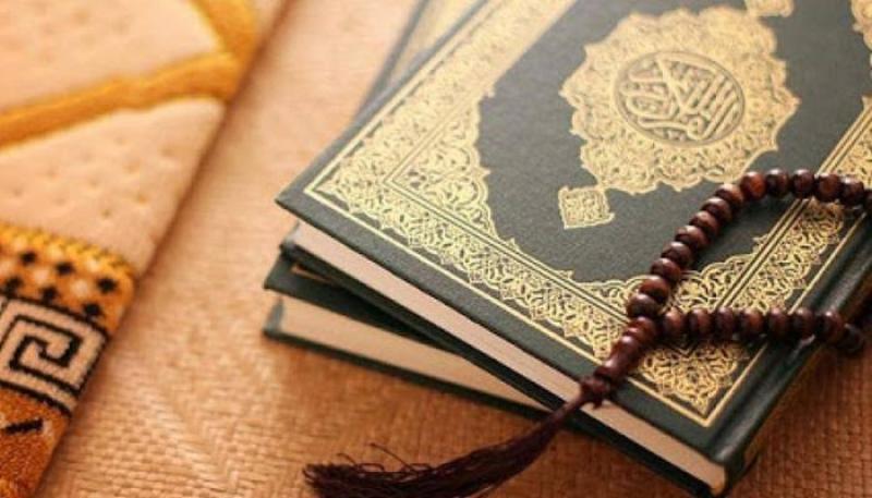 المفتي يوضح حكم قراءة القرآن بصورة جماعية