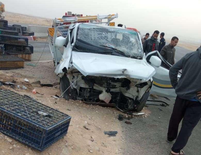 إصابة 17 شخصا في انقلاب سيارة بالطريق الصحراوي الغربي بالمنيا