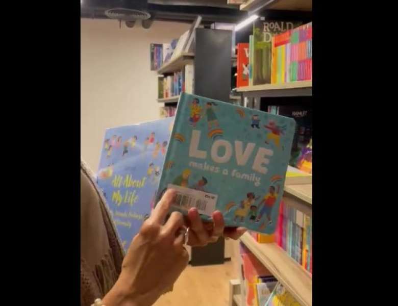 كتب أطفال تدعم المثلية بمكتبة في الشيخ زايد.. وصاحبها يرد
