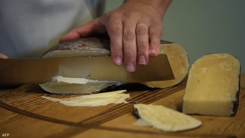 سويسرا تثير الجدل باستيراد الجبن الرومي.. ما القصة؟