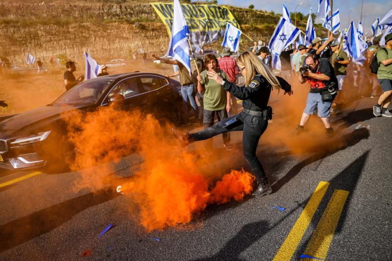 مظاهرات بمطار بن غوريون واعتقالات في شوارع تل أبيب