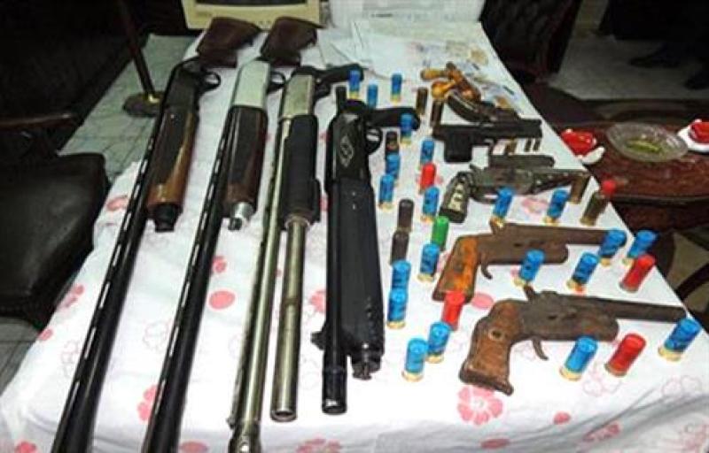 ضبط شخصين بتهمة الاتجار بالسلاح في القليوبية