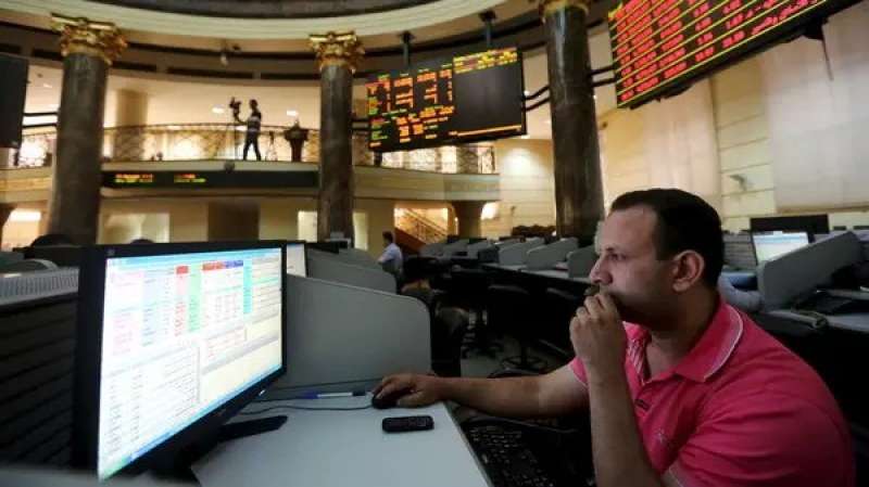افتتاحية متباينة لمؤشرات البورصة المصرية اليوم.. والرئيسي يتراجع 0.18%