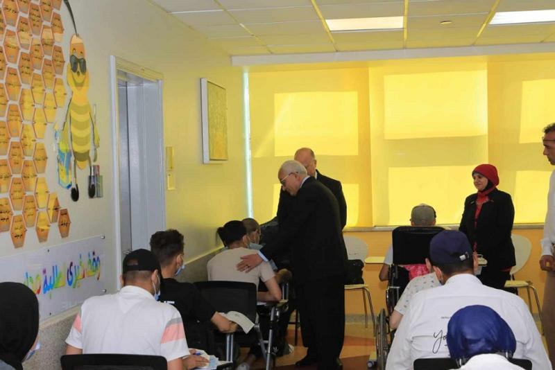 وزير التعليم يتابع سير امتحانات الثانوية العامة داخل مستشفى سرطان الأطفال 57357