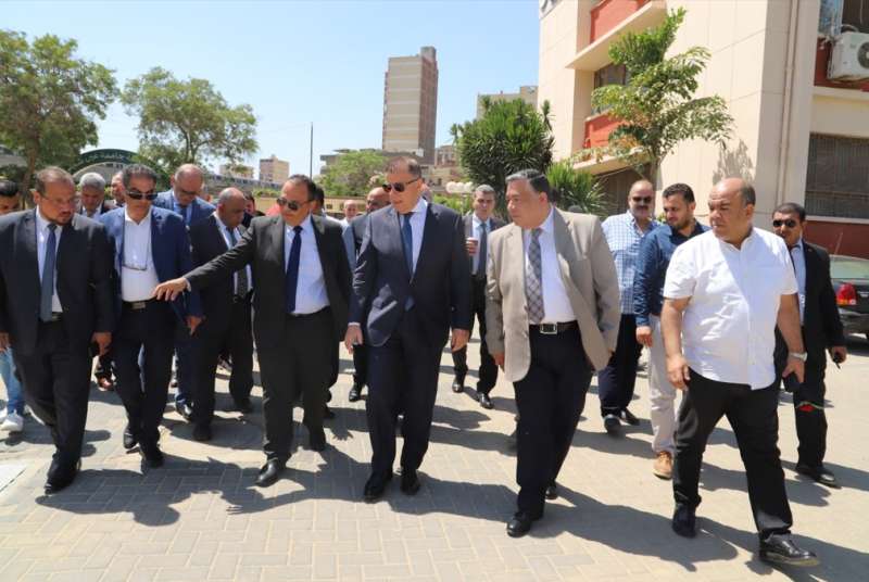 رئيس جامعة عين شمس يفتتح كلية الزراعة