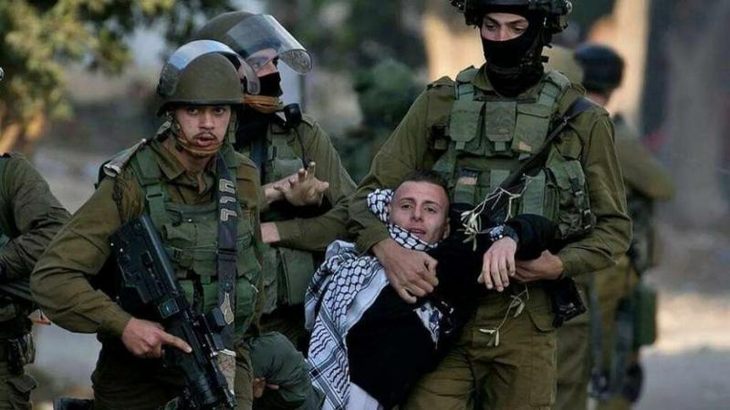 الاحتلال يعتقل 11 فلسطينيًا من الضفة عقب اقتحام مستوطنون للمسجد الأقصى