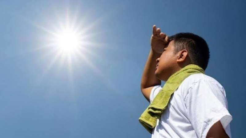 «الأرصاد» تحذر المواطنين من التعرض لأشعة الشمس لساعات طويلة