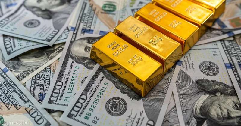 تراجع أسعار الذهب مع ارتفاع طفيف للدولار وسط توقعات رفع الفائدة