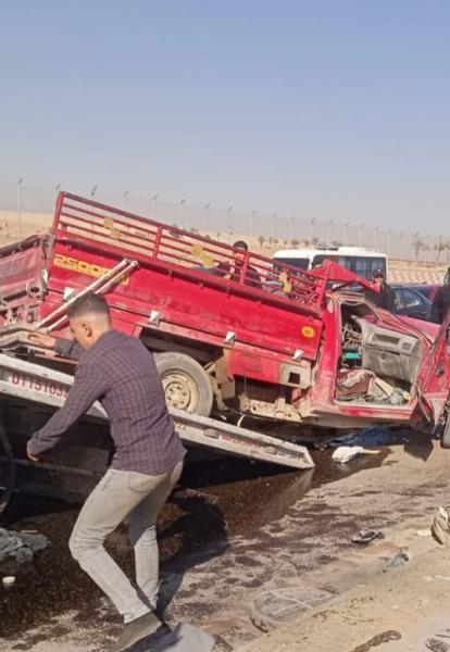 مصرع شخص وإصابة 5 آخرين في حادث انقلاب سيارة ربع نقل بسوهاج