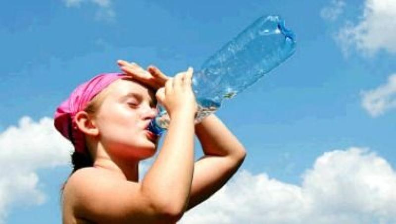  شرب الماء البارد عند  ارتفاع درجات الحرارة