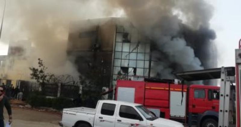 ارتفاع عدد مصابي حريق مصنع العبور لـ 8 أشخاص