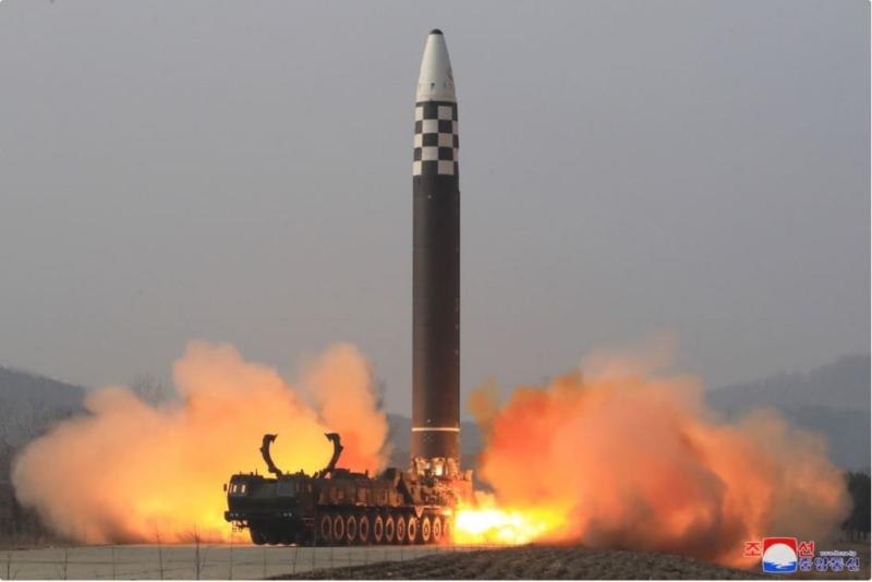 كوريا الشمالية تطلق صاروخين باليستيين بعد وصول غواصة أمريكية للجنوب