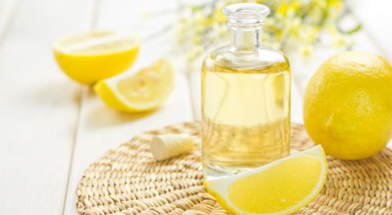 «منها التخلص من حب الشباب».. 6 فوائد لزيت الليمون العطري