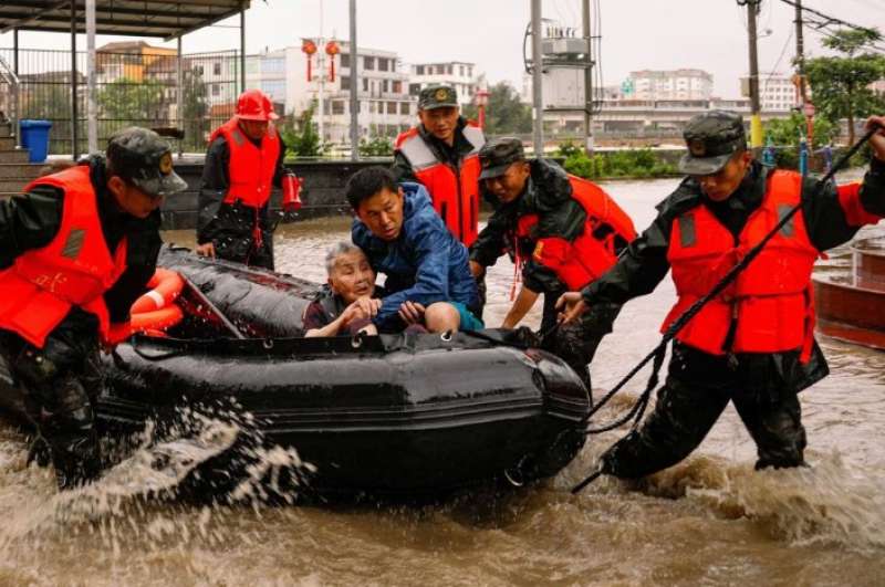 إعصار دوكسوري ينتقل من جنوب الصين إلى شمالها مسببا فيضانات