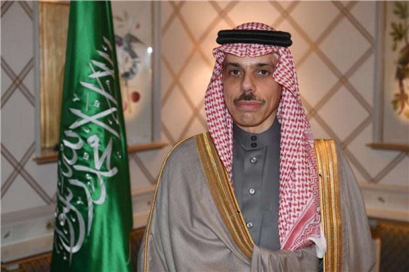 وزير الخارجية السعودي يبحث مع البرهان التطورات في السودان