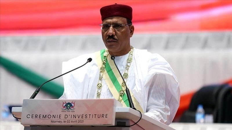 النيجر.. مستشار الرئيس المعزول محمد بازم يكشف مكانه ويتحدث عن وضعه الصحي