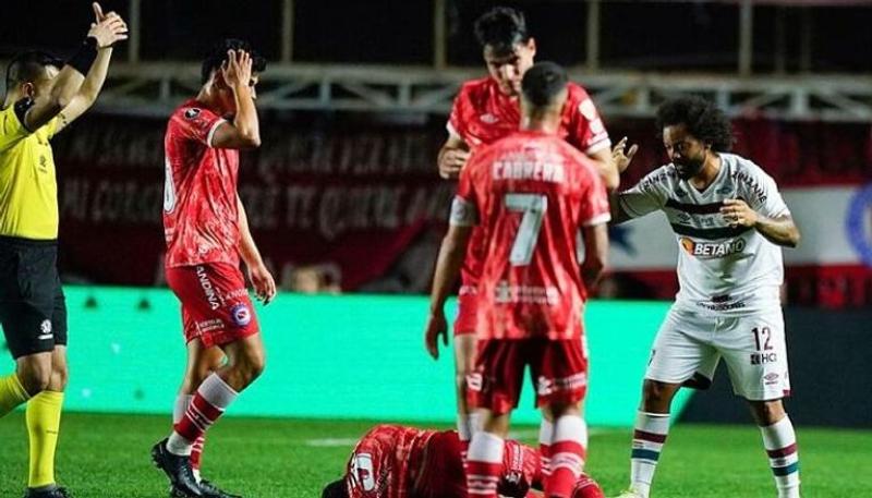 طرد وبكاء.. إصابة مروعة في كأس ليبرتادوريس بسبب مارسيلو «فيديو وصور»