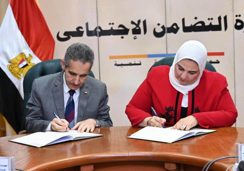 توقيع اتفاق بين وزيرة التضامن ومحافظ الغربية