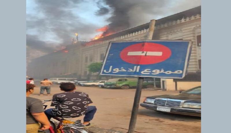 التحريات ترجح وجود ماس كهربائي في حريق وزارة الأوقاف