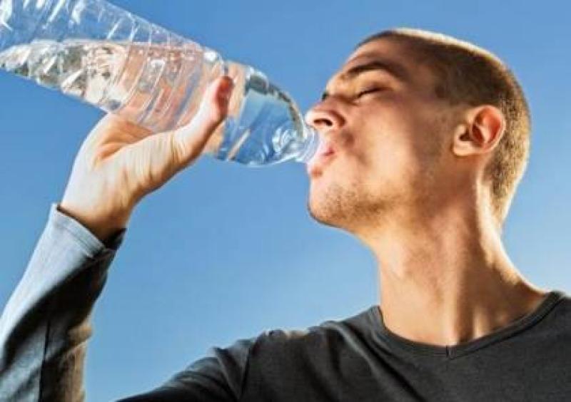 ماذا يحدث لجسمك عند الإكثار من الماء؟