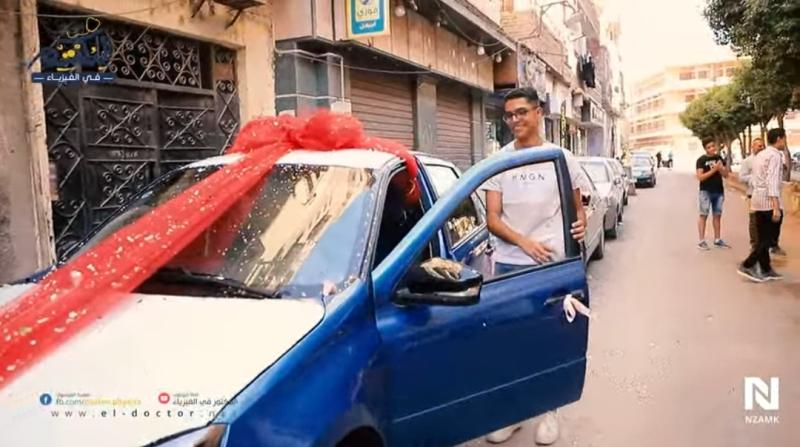 مدرس يهدي آيفون وسيارة على الزيرو لأوائل الثانوية العامة.. فيديو