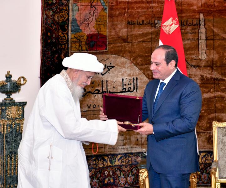 الرئيس السيسي يستقبل سلطان طائفة البهرة بالهند ويمنحه وشاح النيل تقديراً لجهوده في مصر