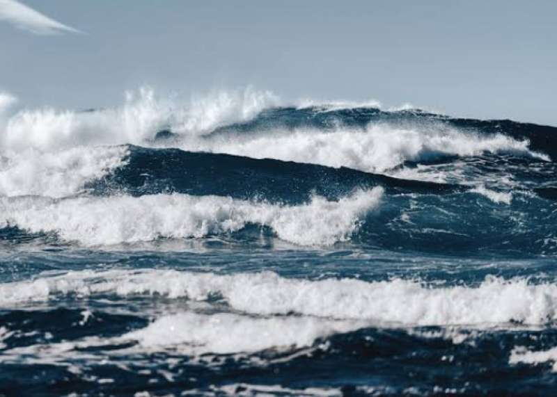 ارتفاع مهيب للأمواج.. تحذير عاجل للمصطافين بشأن حالة الطقس غدًا