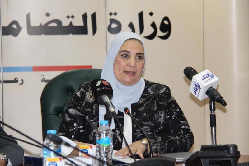 وزيرة التضامن تمازح أحمد موسى: «عميل مزدوج»