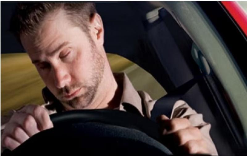 نصائح المرور لتجنب حوادث الطرق الناتجة عن نوم السائق