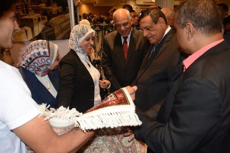 افتتاح معرض الحرف التراثية والمنتجات اليدوية بالتعاون مع اليمن