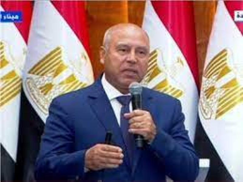 وزير النقل مصر تتجه لعدم استيراد عربات السكة الحديد