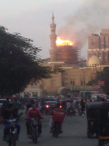 اندلاع حريق هائل في عقار مكون من 12 طابقا بالسيدة زينب (صور)