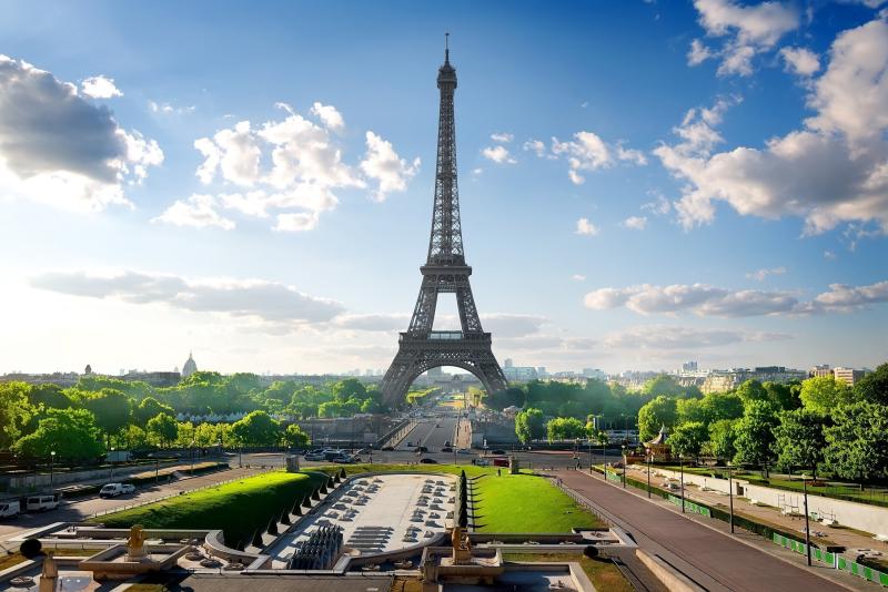 تهديد بوجود قنبلة.. فرنسا تعيد فتح برج إيفل أمام الزوار