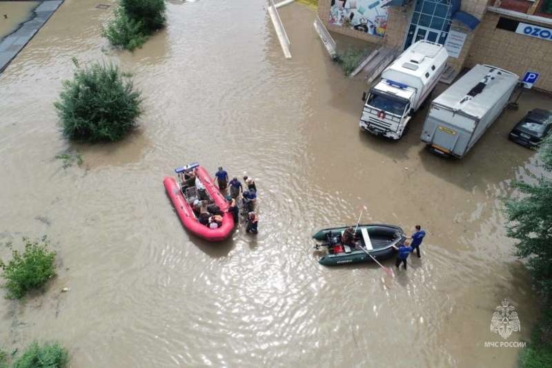 روسيا تجلي 2000 شخص بسبب إعصار خانون