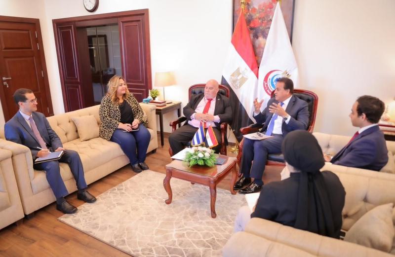 وزير الصحة والسفير الكوبي في مصر