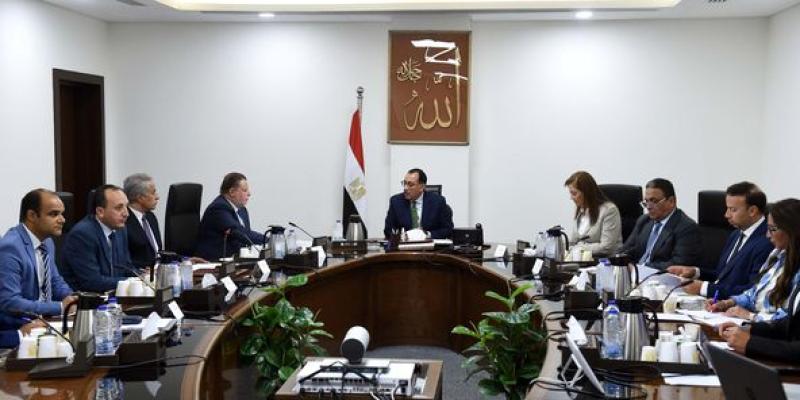 رئيس الوزراء يتابع التسهيلات والحوافز للمصريين بالخارج في مختلف المجالات