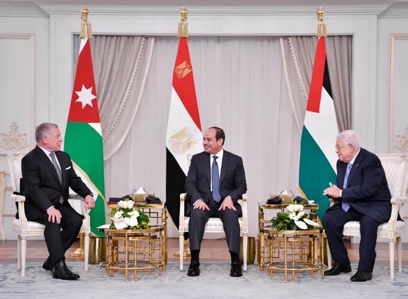 أبو مازن ونظيره الأردني يؤكدان أهمية دور الرئيس السيسي في إنهاء الانقسام الفلسطيني